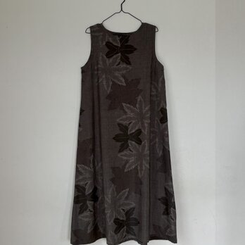 正絹アンティークと黒の着物　ロングワンピース　着物リメイク 受注制作 ✳︎1点物 ✳︎ アンティーク 正絹 着物リメイク