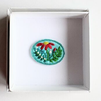 ビーズで飾った小さなお花のミニ刺繍ブローチ【botanical】#388
