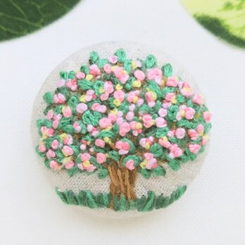 ピンクの花咲く木 刺繍ブローチ