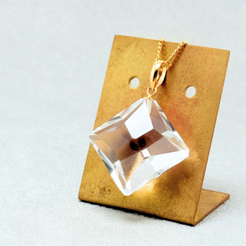 25mm 立体的 クォーツ/白水晶  K18 K18GP 天然石ネックレス - 3DダイヤM - 刃文