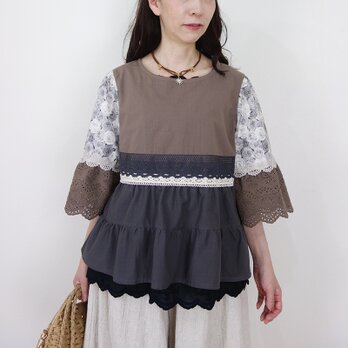 [予約販売] スモーキー・ローズとレースのティアードブラウス