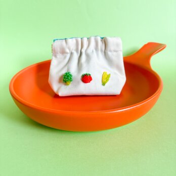 野菜のビーズミニバネ口ポーチ
