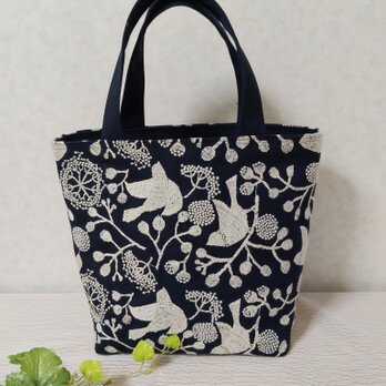 点と線模様製作所　bird garden　 白×ネイビーのトート