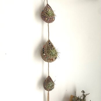 ［受注制作］yumri ⌘ macrame 小さなしずく型マクラメハンギングポット3連・天然石ビーズ