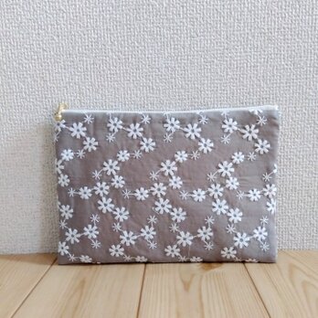 花柄刺繍　大きめ20cmのフラットポーチ　内ポケット　グレージュ　343