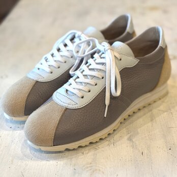 グレー×ベージュ×ホワイト本革【SALE】即納可 サイズ24.5〜25cmのみ EMAのスニーカーがお得に！