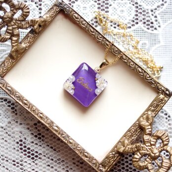 レジンアート　スクエアペンダント〈たわむれ〉