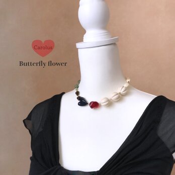 Carolus：ヴィンテージビーズ とホワイトウッド の首飾り