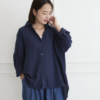 柔らかサラサラ素材✨ 羽織る コットンダブルガーゼ シャツ　ネイビー　0699NV