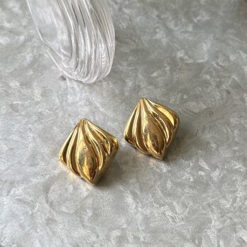 Y1186-ヴィンテージイヤリング U.S.A. 1970s Gold Tone Square Curvaceous