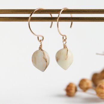 ふんわりアイボリーカラー｜オパールの天然石ピアス・A｜14kgf｜10月誕生石