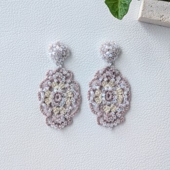 バイカラーオーバルモチーフ　イヤリングorピアス(ピンクベージュ&オフホワイト)/No.25-0703