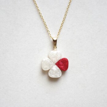 レジンアート　クローバーのペンダント〈独りの愛〉