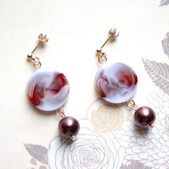 レジンアート　ラウンドモチーフとガラスパールのピアス〈秋のギャラリー〉