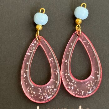 送料無料‼️ウッドビーズライトグレー ピンクの可愛い大ぶりピアス プチプラピアス 樹脂ピアス