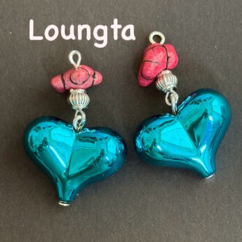送料無料‼️メタルハートブルーとレッドターコイズのカッコいい可愛いピアス 樹脂ピアス