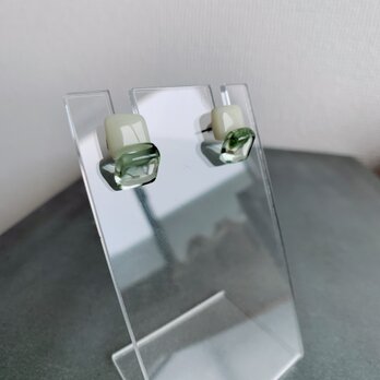 W四角ガラスピアス