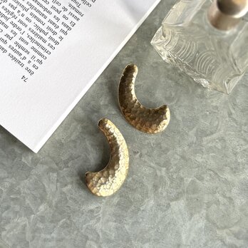 P711-ヴィンテージピアス U.S.A. 1970s Gold Tone Hammered Crescent Moon