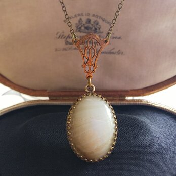 ヴィンテージ　ベージュ／Goldが散りばめられたLine　アンティークGoldネックレス