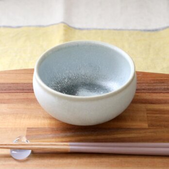 白い結晶釉の丸鉢