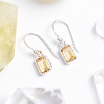 レモン色に輝く黄水晶シトリンのシルバーピアス　シルバー925　天然石　ピアス