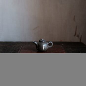 小ぶりで可愛い◆中国産　小ぶり陶器製ミニチュア急須　インテリアオブジェ　古民家　古道具　可愛い　i1