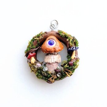 【01】好奇心旺盛な森のきのこ　　大きめペンダント　