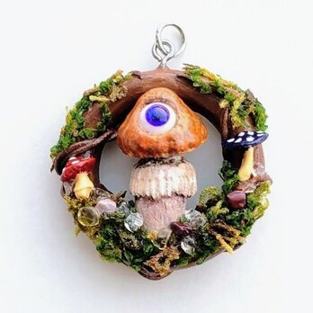 【01】好奇心旺盛な森のきのこ　　大きめペンダント　