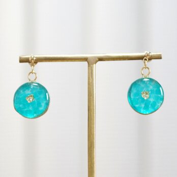 レジンアート　ラウンドピアス〈孔雀石〉