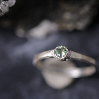 【透明度の高いグリーン】Samのスリランカ産微蛍光グリーンサファイア・シルバーリング【輝☆マスカットさん】