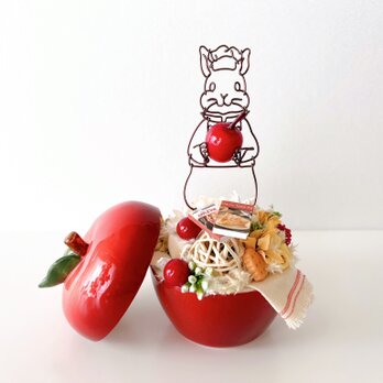 うさぎのパティシエさんアップルアレンジメント