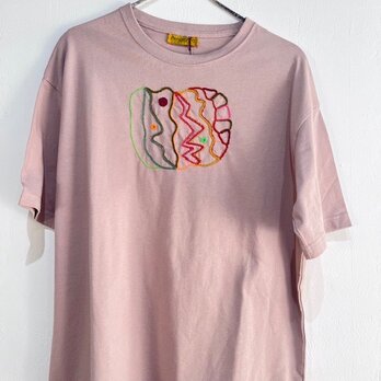 カラフルなかぼちゃみたいなミラー刺繍Tシャツ スモーキーピンク　Sサイズ