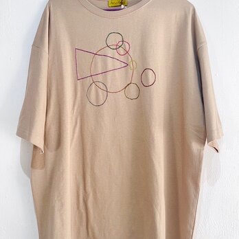 チェーンステッチのまるまる三角刺繍Tシャツ　サンドベージュ　Lサイズ