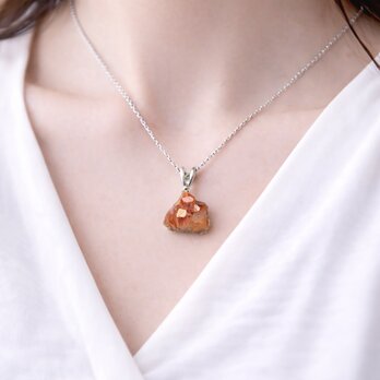 大地の光を宿す スペサルティンガーネット原石ネックレス 一点物・1月誕生石 gn367