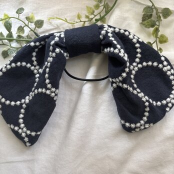 リボンヘアゴム♡ハンドメイド♡リボン♡紺リネンサークル刺繍