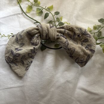 金沢リネン生成り紫の実花リーフ刺繍リボンヘアゴム♡ハンドメイド♡リボン♡