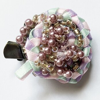 紅女　joncher　ビーズリボンくるくるミニクリップブローチ（ライトパープル）
