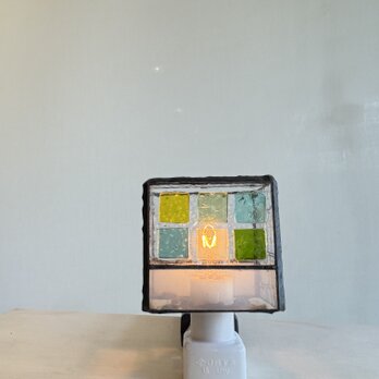 cube mosaic 爽やかブルー　ステンドグラス　コンセントライト