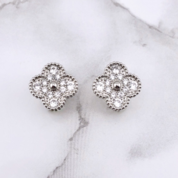 幸せのクローバーピアス 15mm（クリスタル）【高品質！送料無料！当日発送！】