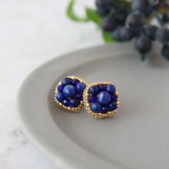 ラピスラズリの実／深みブルーのビーズ刺繍イヤリング