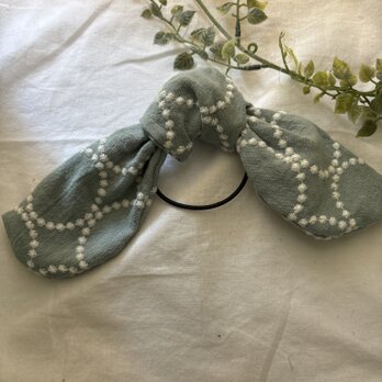 リボンヘアゴム♡ハンドメイド♡リボン♡リネンミントグリーンサークル刺繍