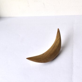 【 木工 】 三日月ウッドな朴木のブローチ　オイル仕上げ