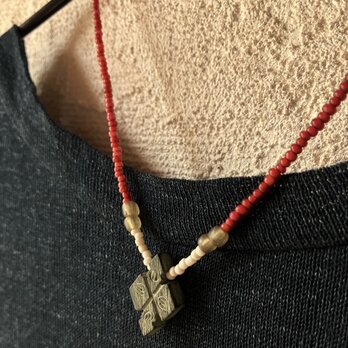 ＊とらいばるなネックレス。@コプトクロス＋ジャワシードビーズ大小＋ジャワビーズ＋ベネチア金赤ホワイトハートビーズ