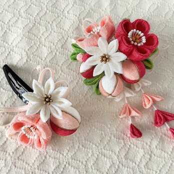 〈つまみ細工〉梅と小菊とちりめん玉の髪飾り(白とサンゴとサーモンピンク)