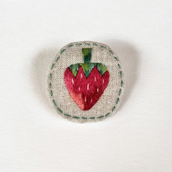 イチゴの刺繍ブローチ