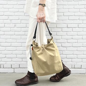 撥水加工で丈夫！A4サイズも入る巾着バッグ　BALON：ベージュ×ブラック（CORDURA　撥水加工ナイロン）