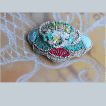 スパンコール刺繍ブローチ　花束