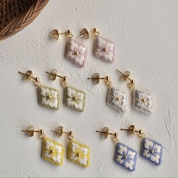 【パステルカラー】バリ島伝統柄 刺繍ピアス / イヤリング