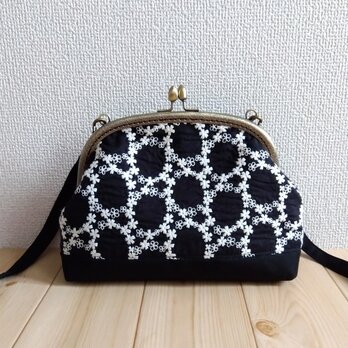 サークル刺繍　がま口ショルダーバッグ　ポシェット　20.5cm口金　ブラック　374