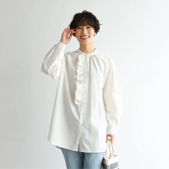 清楚で上品な印象！フリルデザインが可愛いミッドレングスシャツ　ストライプ シャツ　ベージュ＊ホワイト　250908-1